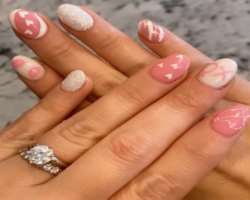 She also loves nail arts and shares different design with her Instagram followers.